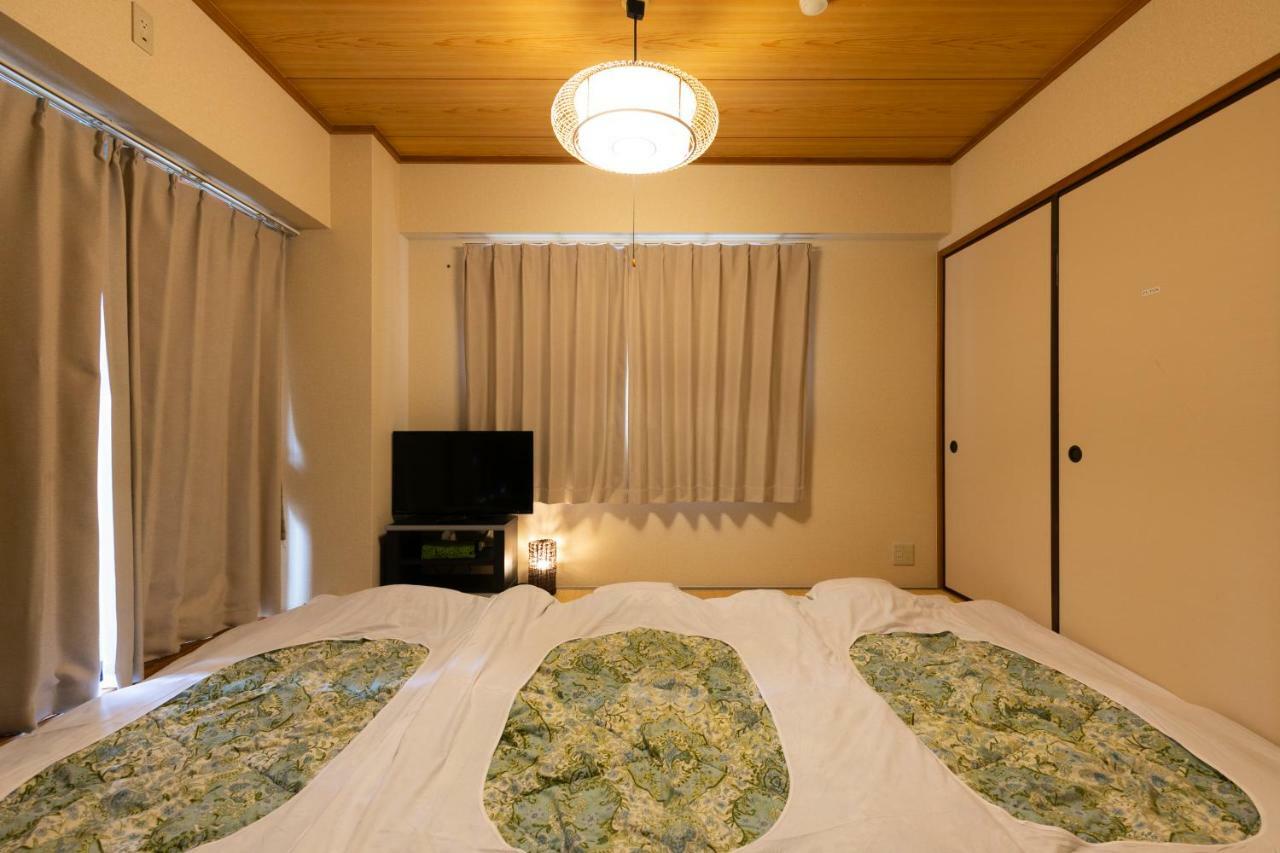 Rakuhaku *
